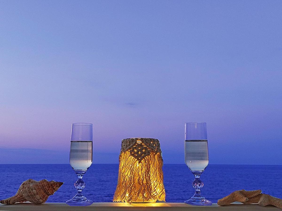 Amazing Beachfront Apartment In Hersonissos Esterno foto